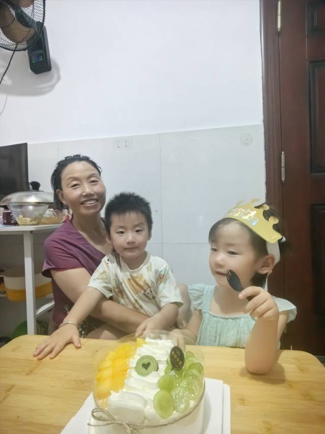 阿姨资料照片