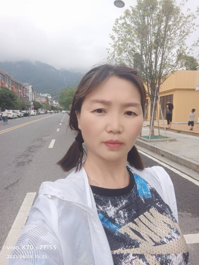 阿姨资料照片