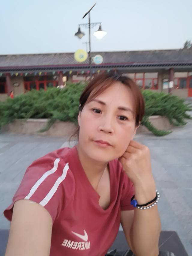 阿姨资料照片