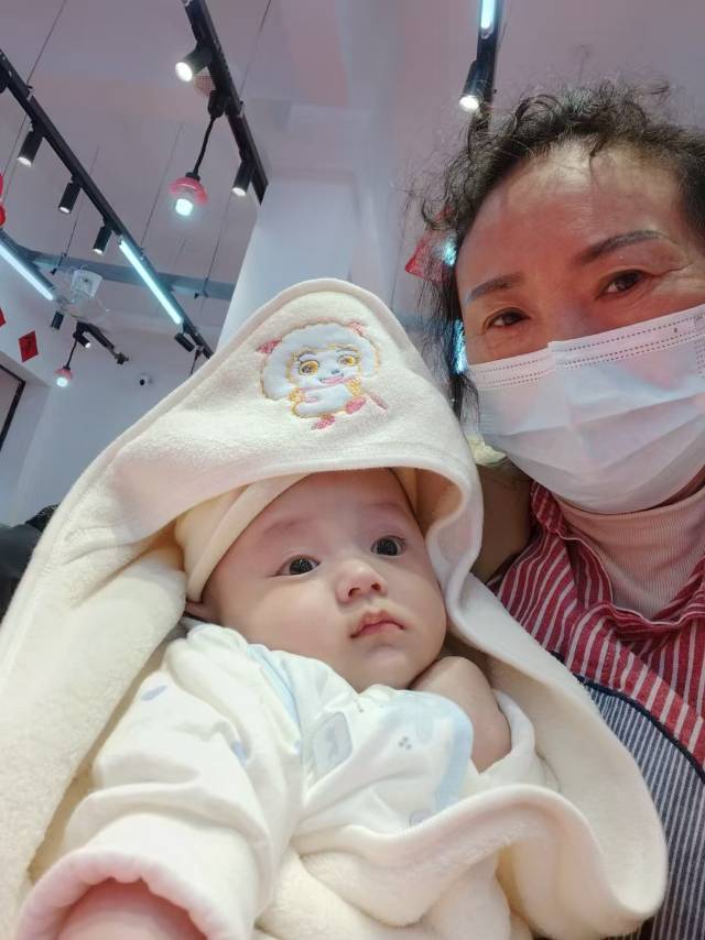 阿姨资料照片