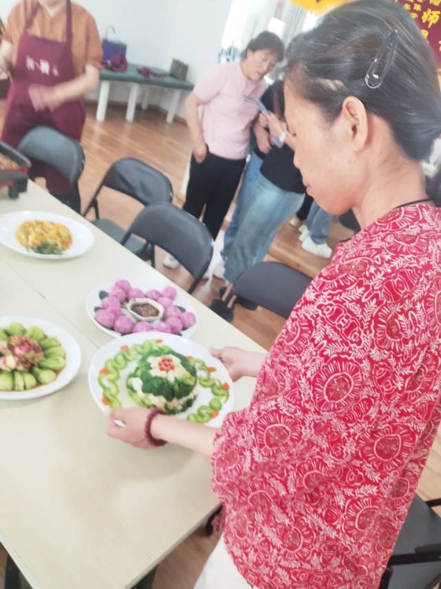 阿姨资料照片