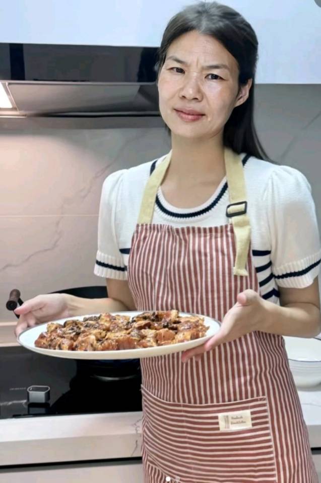 阿姨资料照片