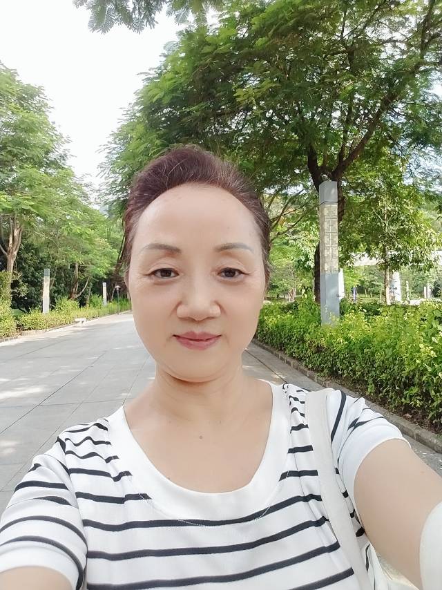 阿姨资料照片