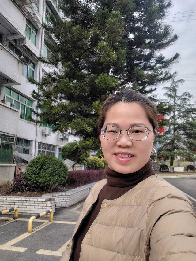 阿姨资料照片