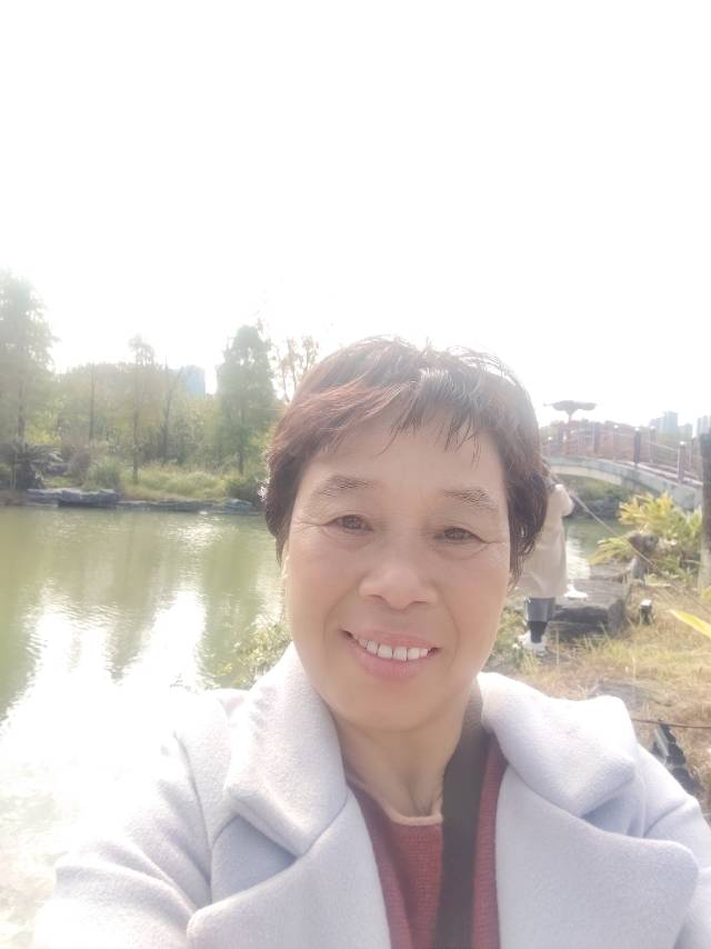 阿姨资料照片