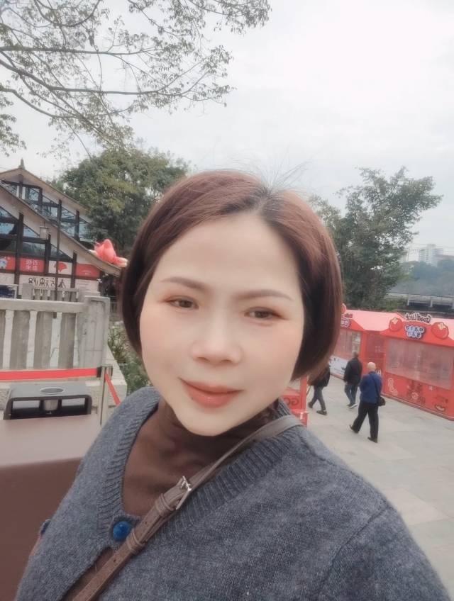 阿姨资料照片