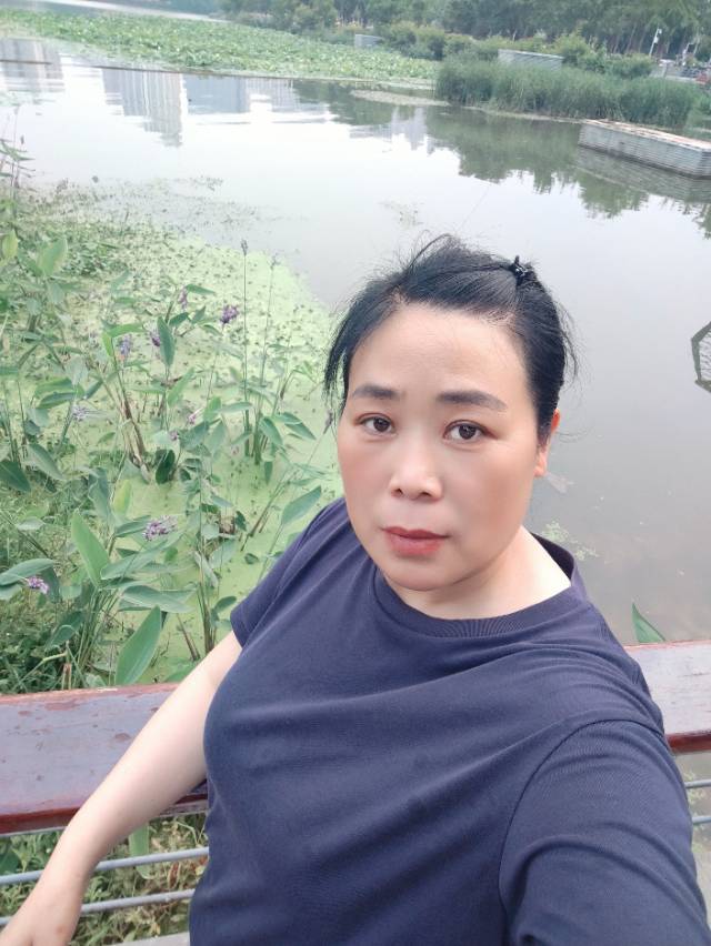 阿姨资料照片