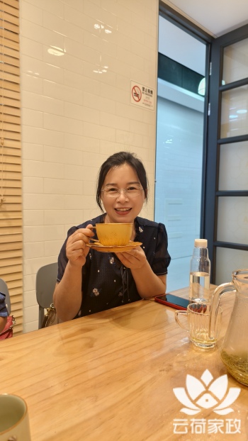 阿姨资料照片