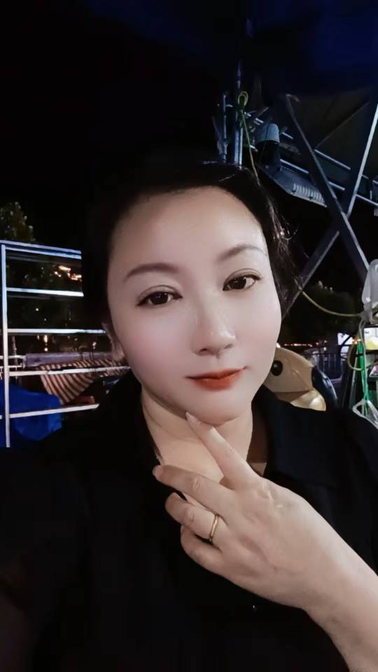 阿姨资料照片