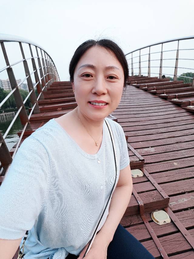 阿姨资料照片