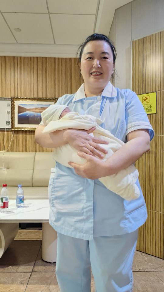 阿姨资料照片