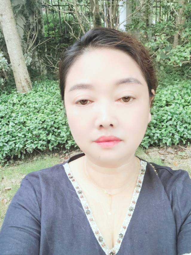 阿姨资料照片