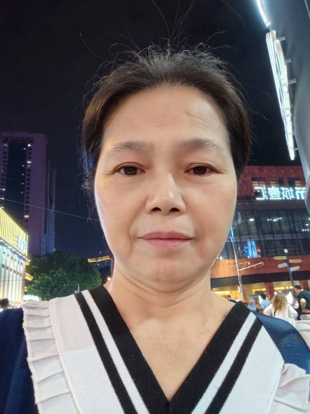 阿姨资料照片