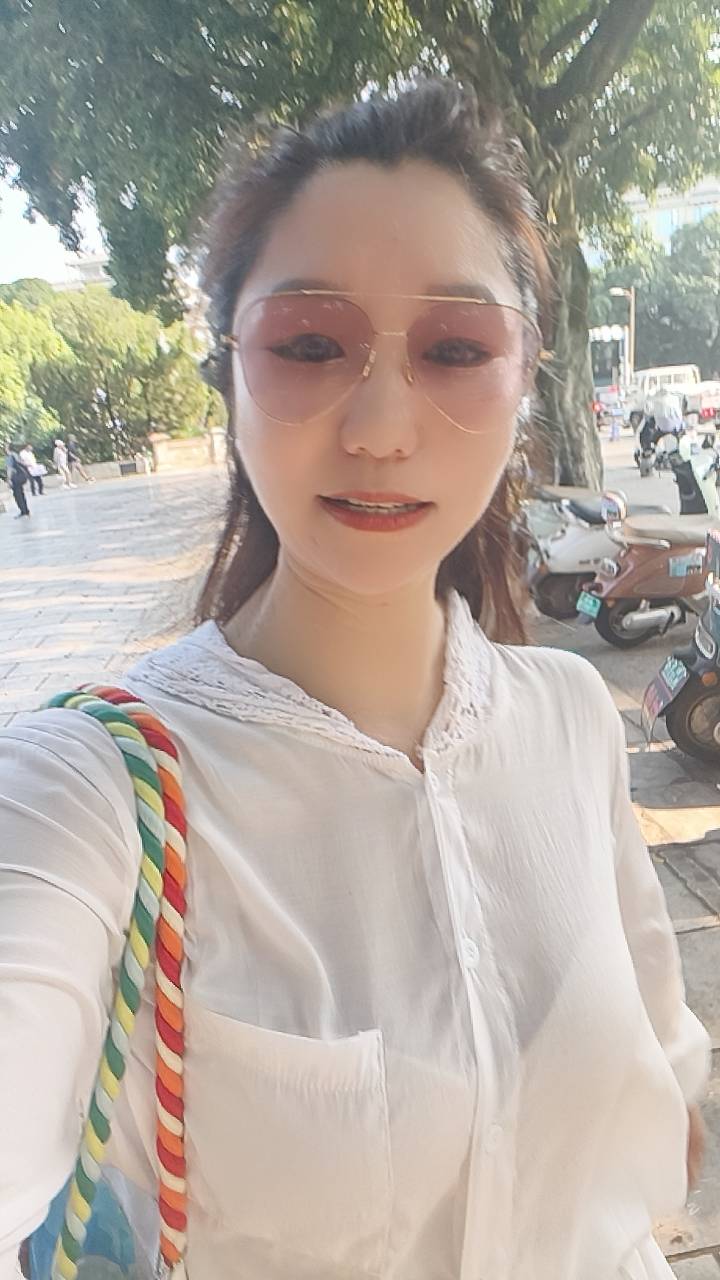 阿姨资料照片