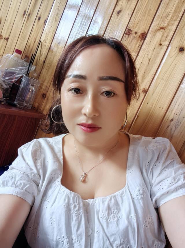 阿姨资料照片