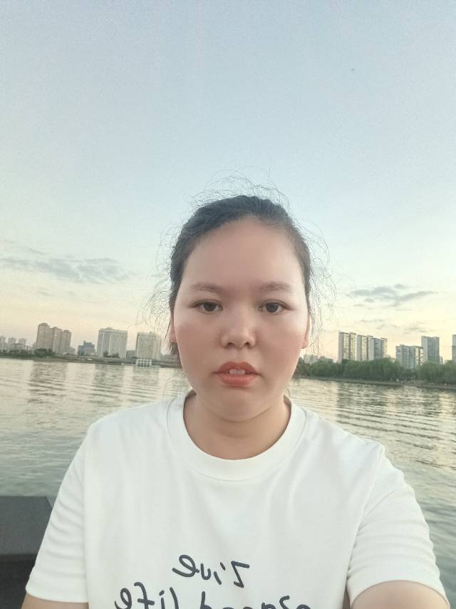 阿姨资料照片