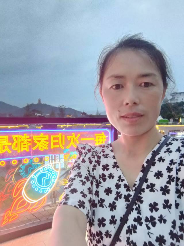 阿姨资料照片