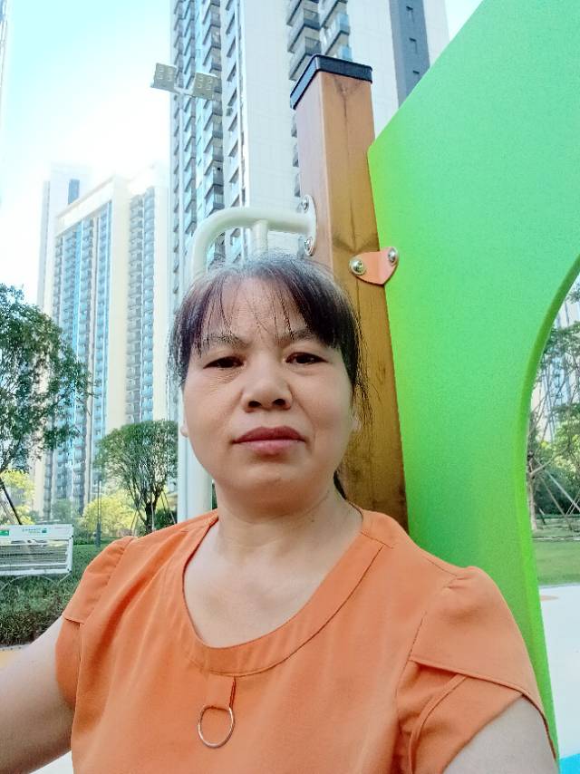 阿姨资料照片