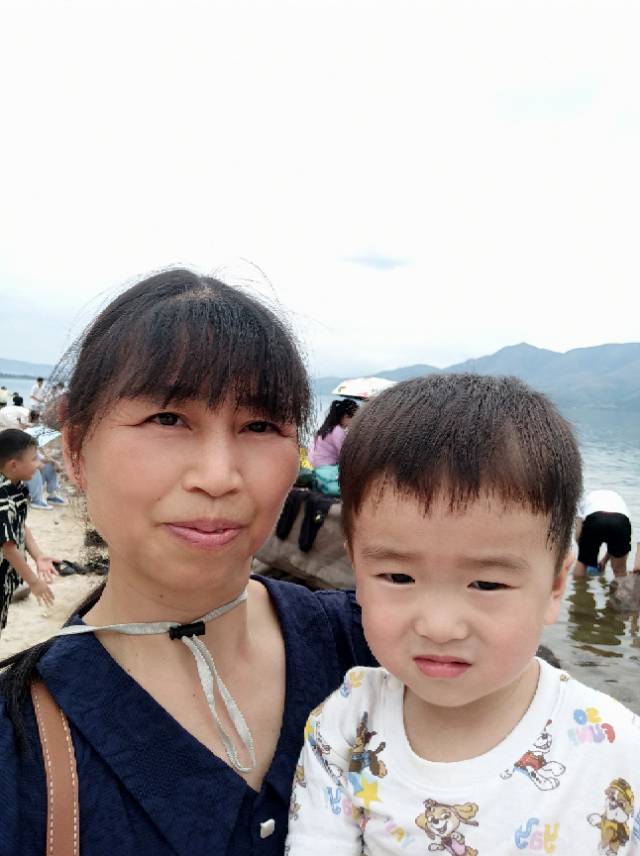 阿姨资料照片