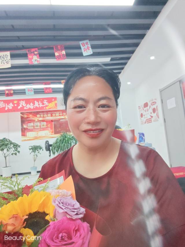 阿姨资料照片