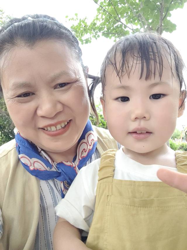 阿姨照片