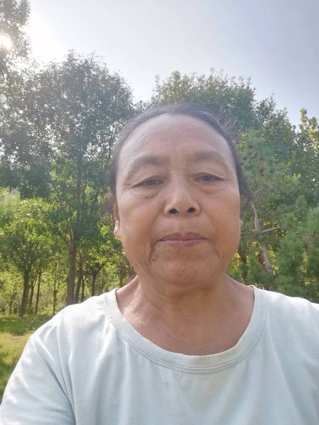 阿姨资料照片