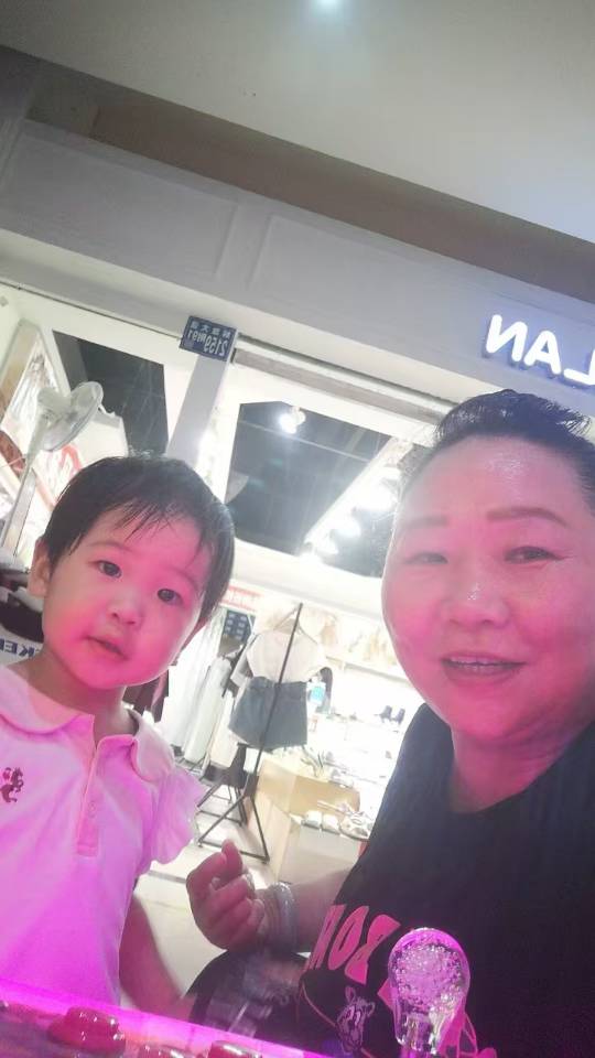 张阿姨照片