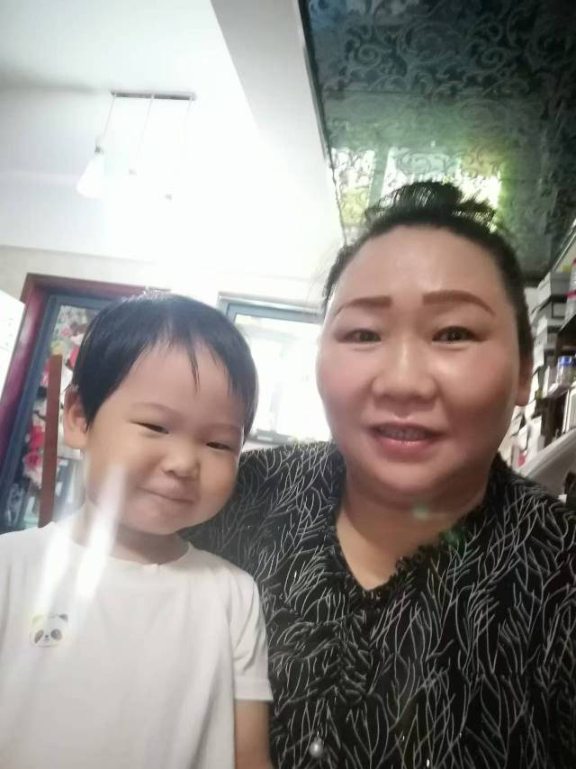 阿姨资料照片