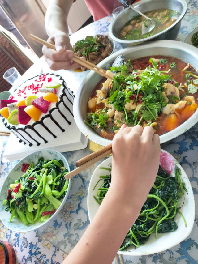 何阿姨照片