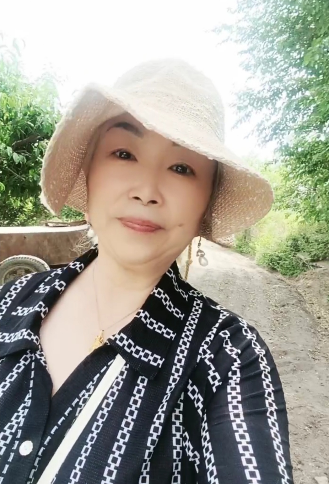 周阿姨照片