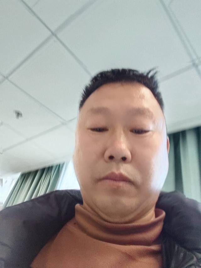 邝护工照片