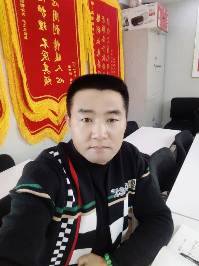 魏护工照片