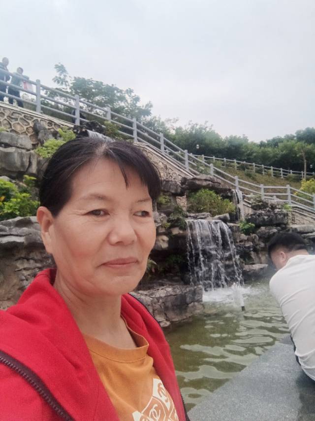 阿姨资料照片