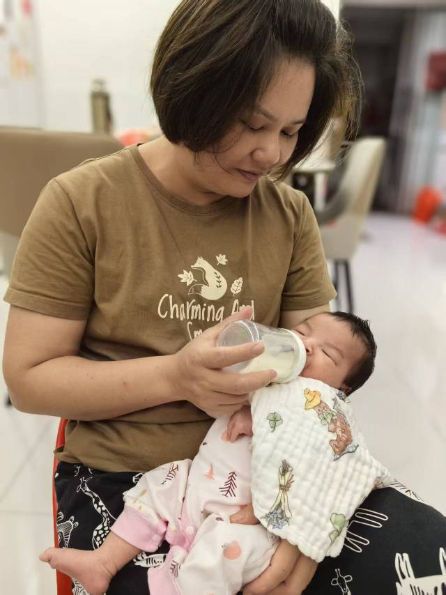 阿姨资料照片