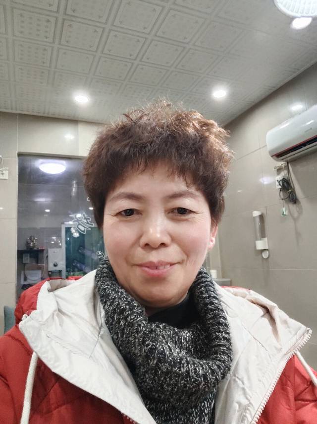 来阿姨照片
