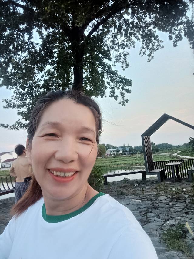 黄护工照片