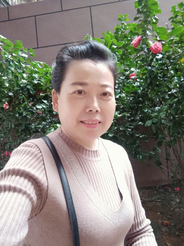 白阿姨照片