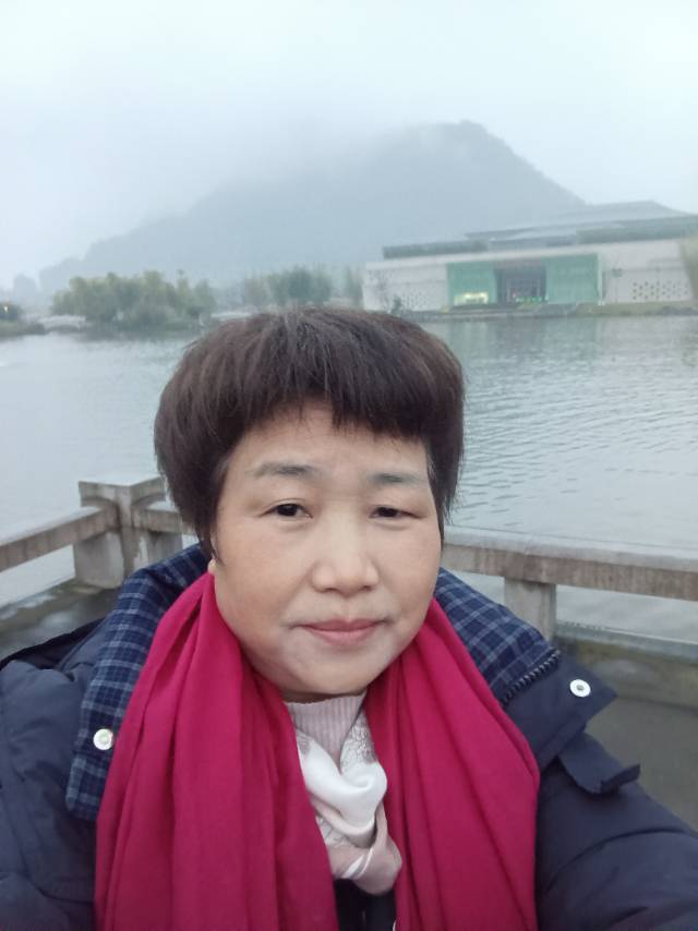 阿姨资料照片