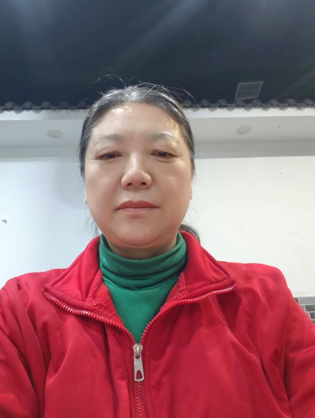 何阿姨照片
