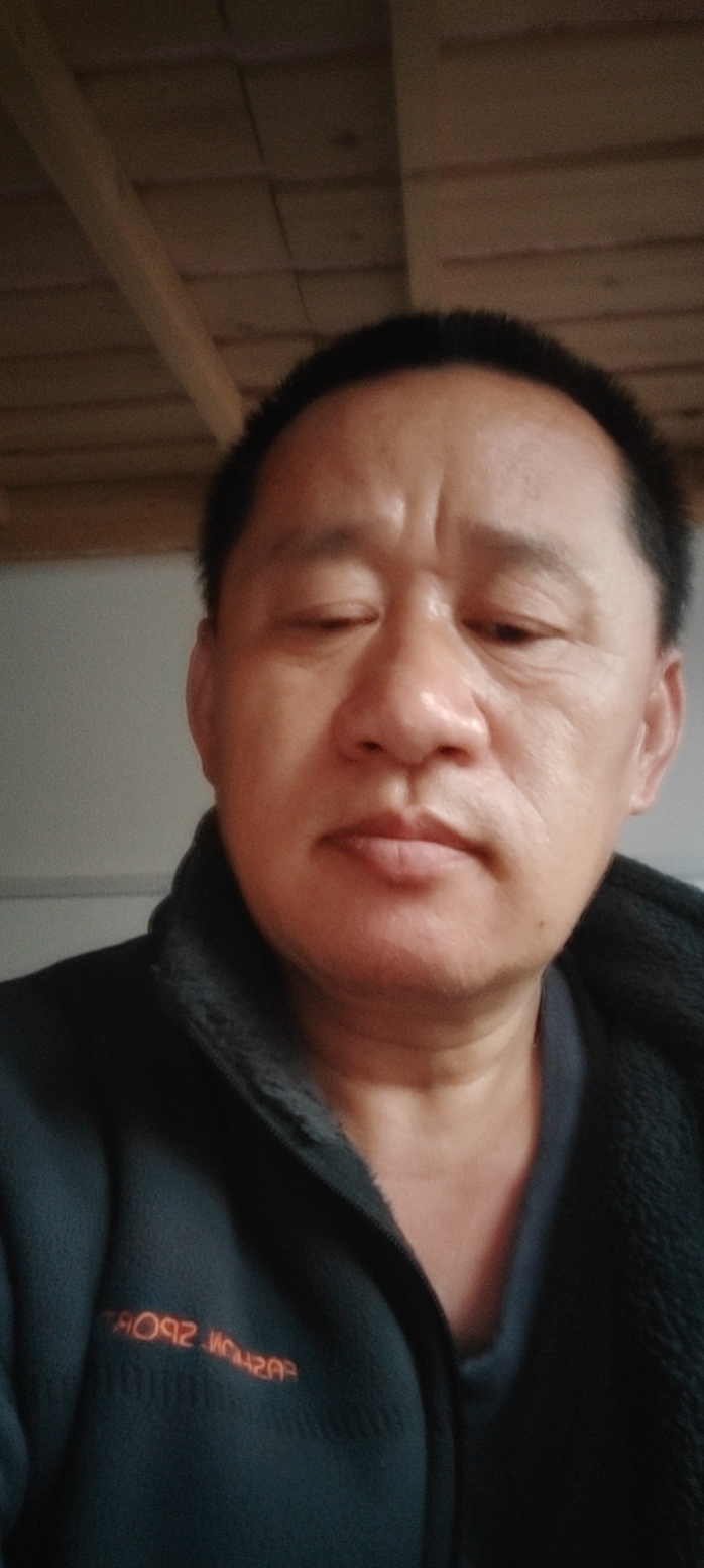 梁护工照片