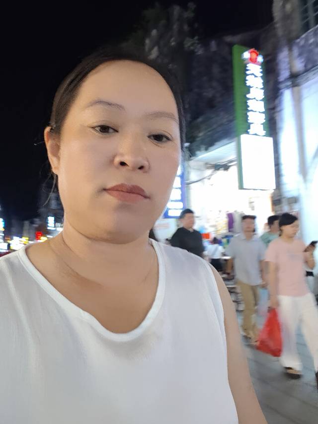 阿姨资料照片
