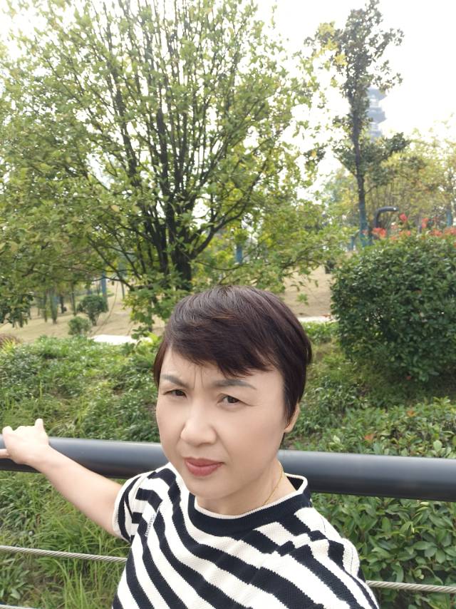 阿姨资料照片