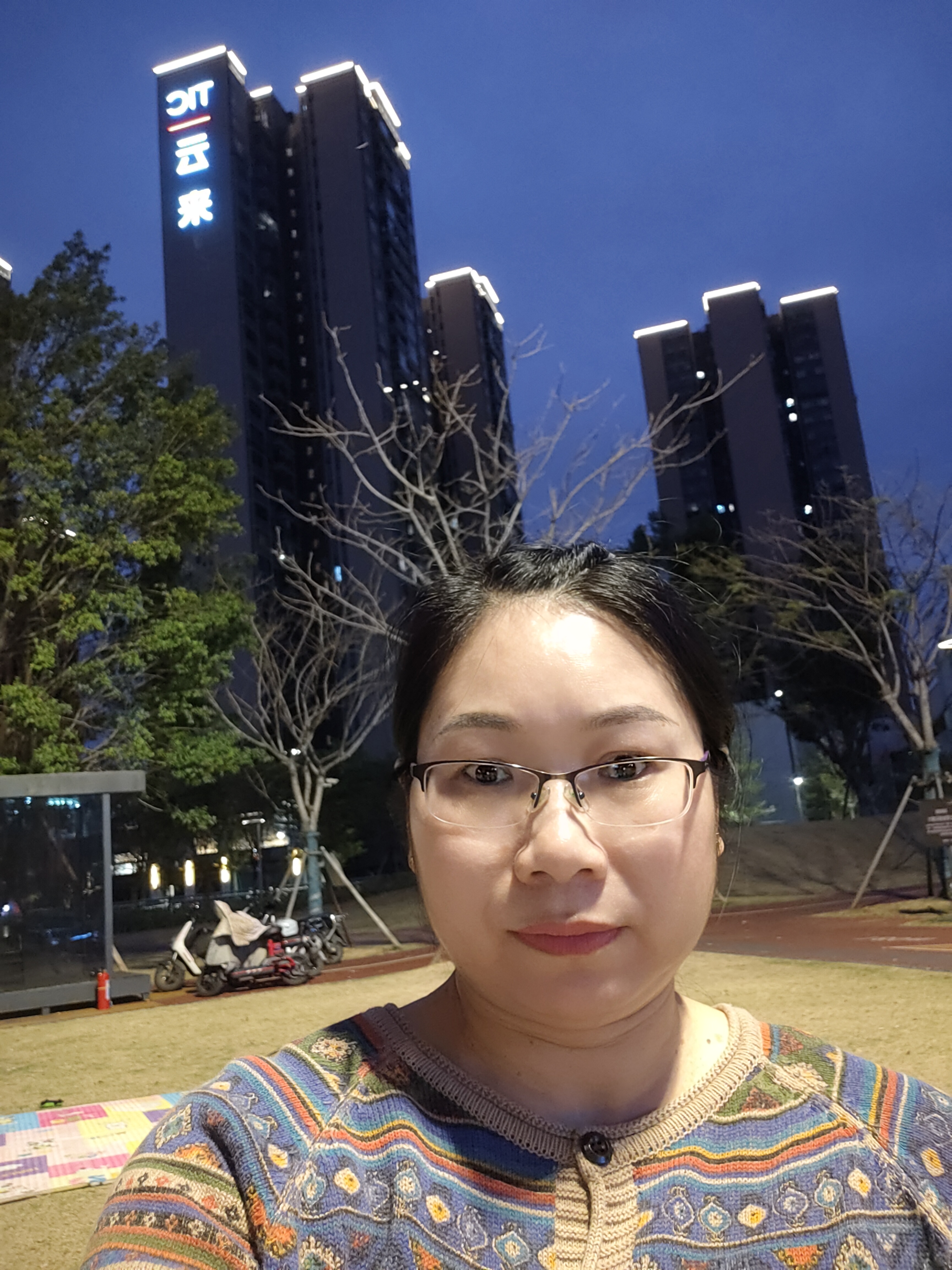 阿姨资料照片