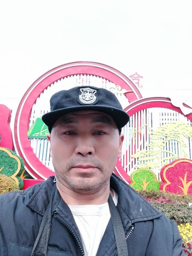 毛护工照片