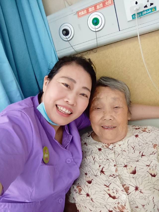 邹护工照片