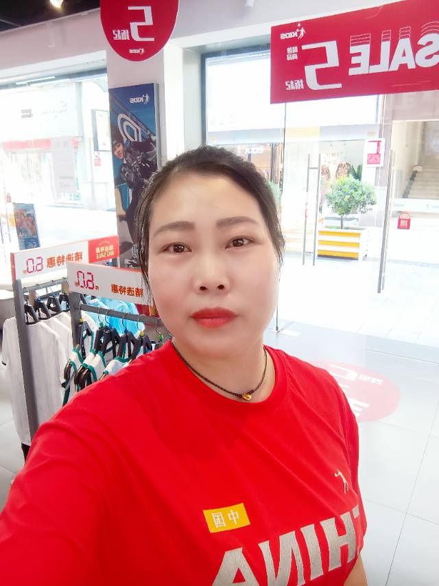 邹护工照片