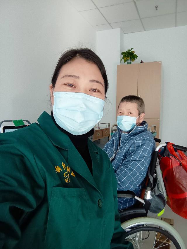 邹护工照片