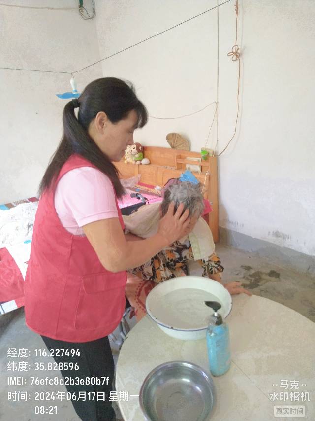 邓阿姨照片