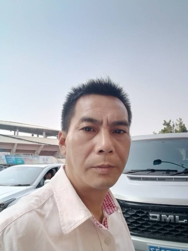 何阿姨照片