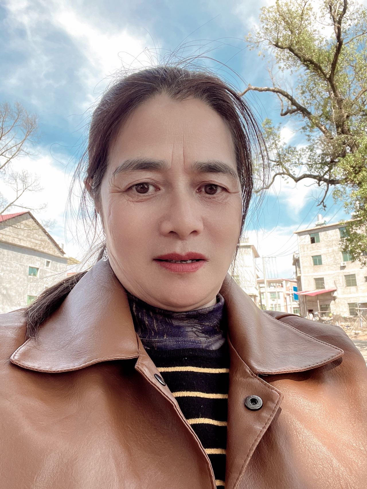 何阿姨照片